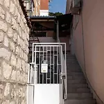 Mama's *